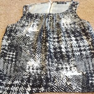 Women's Black and White Sleeveless Top